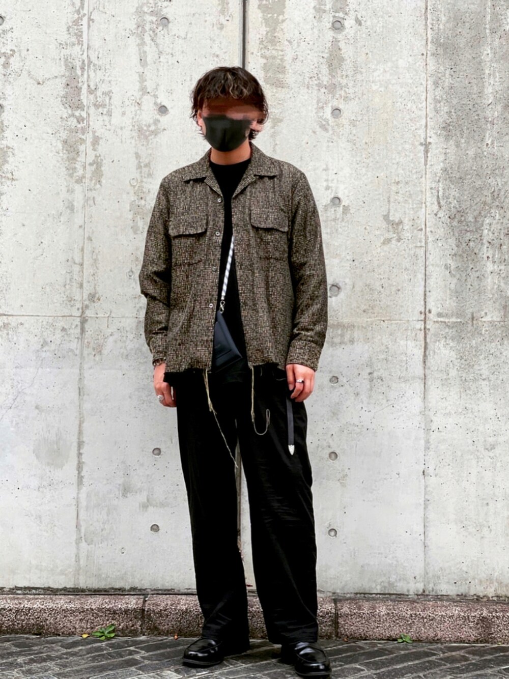 「シンプル、秋のコーデ、はやく冬こい、おしゃれさんと繋がりたい」｜「AURALEEのアイテム（Tシャツ/カットソー、ブラック系）」を使った、@____m2skさん（メンズ・180cm）の秋コーディネートの1枚目の写真