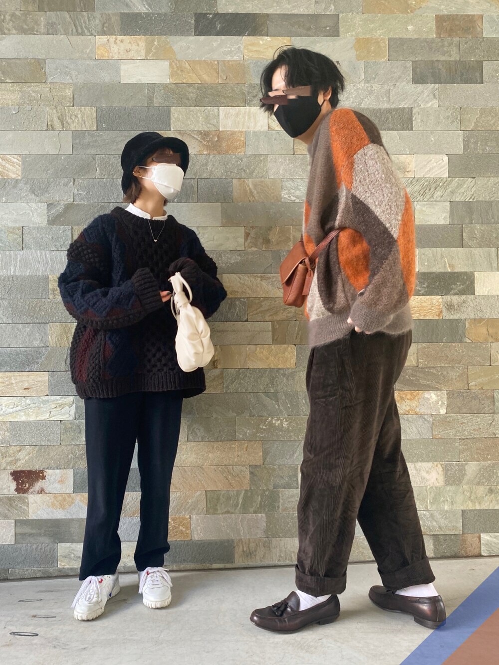 「スニーカー、ローファー、秋のコーデ、休日スタイル、ootd、ミニバッグ、パンツコーデ、ゆるコーデ、ラクチンコーデ、カップルコーデ、秋コーデ、秋冬コーデ、お洒落さんとつながりたい、おしゃれさんと繋がりたい、ニット/セーター」｜「MAISON SPECIALの《ユニセックスアイテム》アーガイルプライムオーバークルーネックニット 【MAISON SPECIAL/メゾンスペシャル】（ニット/セーター、ブラウン系）」を使った、@____m2skさん（メンズ・181cm）の秋コーディネートの1枚目の写真