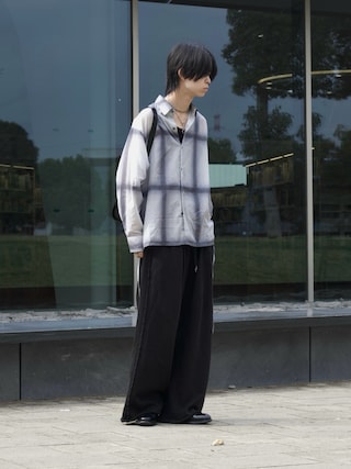 「SINSS(シンス)のTwo tuck sweatpants / 2タックスウェットパンツ(スウェットパンツ)」を使った、Uminaさん(メンズ・170cm)の秋コーディネート