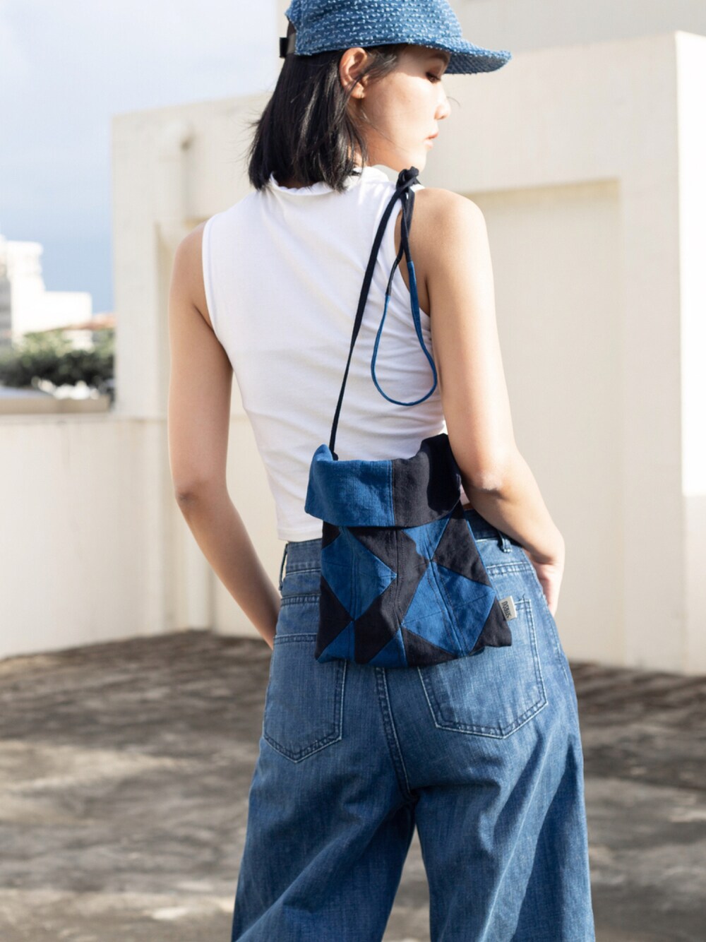 「夏コーデ、休日コーデ、summer、大人カジュアル、着回し抜群、藍染め、blue、MONKI、WEARBOOKエントリー、lookbook、ootd、outfit、今日のコーデ、stardu」｜「starduのアイテム（ショルダーバッグ、ブルー系）」を使った、STARDUさん（レディース・167cm）の夏コーディネートの1枚目の写真