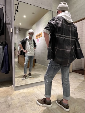 「JIMMY CHOO（ジミーチュウ）のアイテム（スニーカー）」を使った、yasu「相互フォロー」さん（メンズ・174cm）の春コーディネート