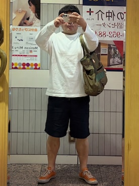 「アイテム（スニーカー、オレンジ系）」を使った、gami017さん（メンズ・165cm）の秋コーディネート