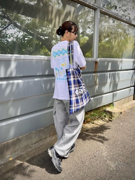 「アイテム（スウェットパンツ）」を使った、YURIさん（レディース・166cm）の夏コーディネート