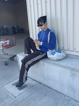 「アイテム（サンダル）」を使った、YURIさん（レディース・166cm）の秋コーディネート