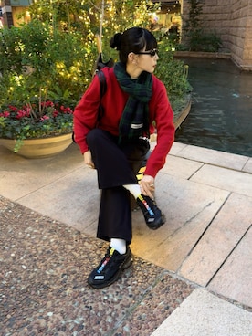 「アイテム（スニーカー）」を使った、YURIさん（レディース・166cm）の秋コーディネート