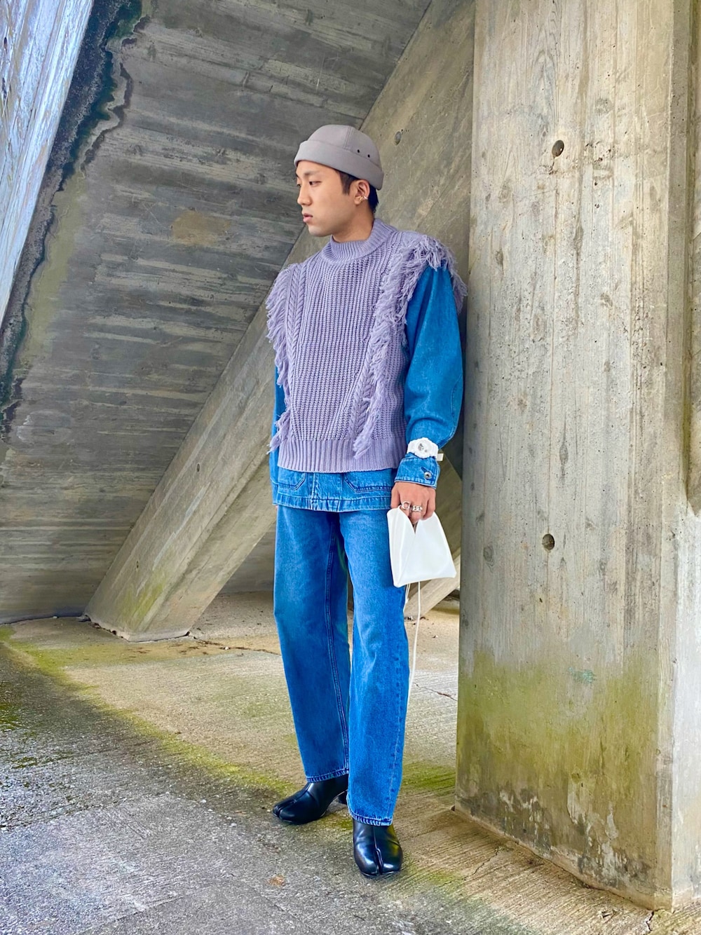 「ニット、デニム、セットアップ、秋のコーデ、ニットベスト、きれいめカジュアル、ミニバッグ、低身長、低身長コーデ、秋コーデ、秋冬コーデ、足袋ブーツ、ロールキャップ、秋トレンド2021、だから秋服が好き」｜「niko and...のロールキャップ（キャップ、グレー系）」を使った、tysai :)さん（メンズ・164cm）の秋コーディネートの1枚目の写真