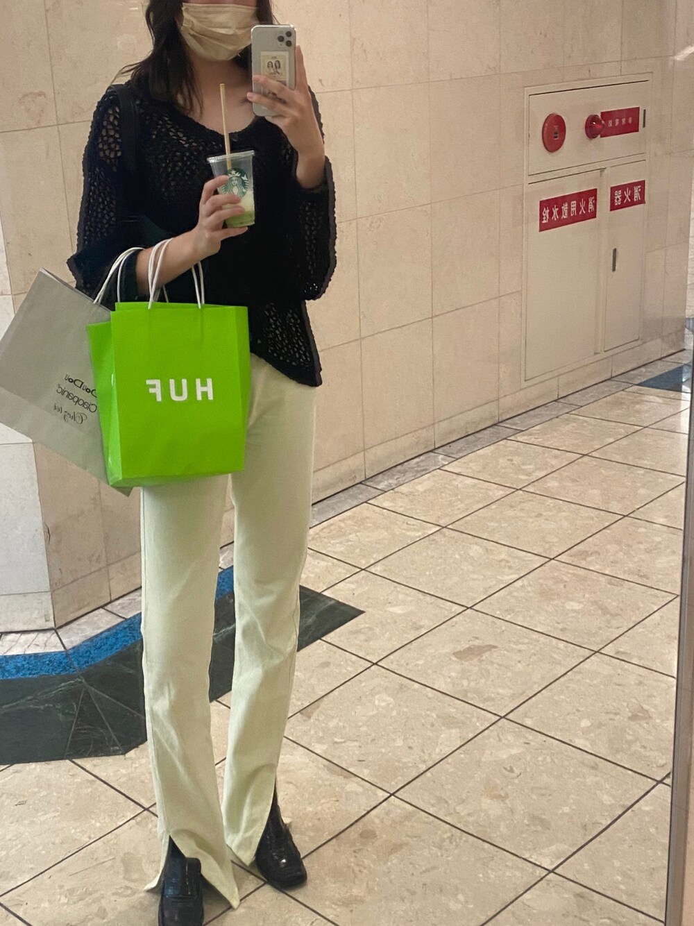 「ZARAのアイテム（デニムパンツ、イエロー系）」を使った、小鳥さん（レディース・171cm）の夏コーディネートの1枚目の写真