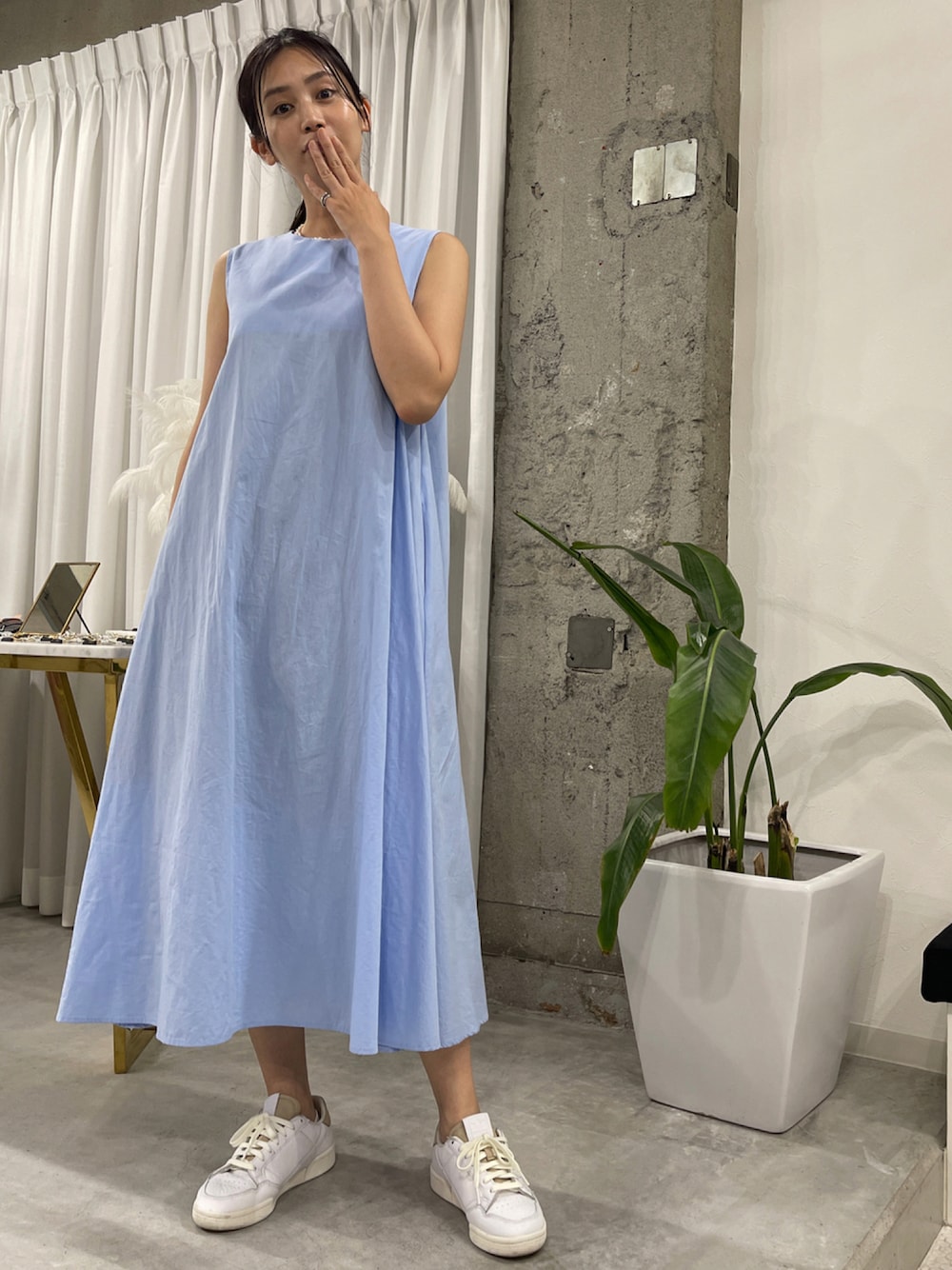 シルバー系のアイテムを使った「水色ワンピース」の人気