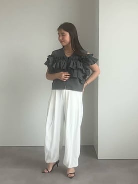 「UR'S（ユアーズ）のドロストタックとろみパンツ（その他パンツ、ホワイト系）」を使った、ur'sさん（レディース・155cm）の春コーディネート