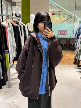 「LEPSIM（レプシィム）のストレッチサテンスカート　1049485（スカート、ブラック系）」を使った、みくみょんさん（レディース・159cm）の秋コーディネート