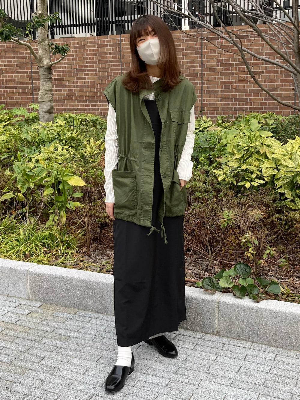 「春服デビュー宣言、シンプルコーデ、きれいめカジュアル、春アウター、キャミワンピ、プチプラ、春服みてみて、大人コーデ、apretro、sakishimatokyo、おしゃれさんと繋がりたい、ビッグシルエット、#春コーデ、着回しコーデ、ベスト」｜「ap retroのウェーブストライプメロウプルオーバー（Tシャツ/カットソー、ホワイト系）」を使った、strawberryさん（骨格ナチュラル・レディース・164cm）の春コーディネートの1枚目の写真