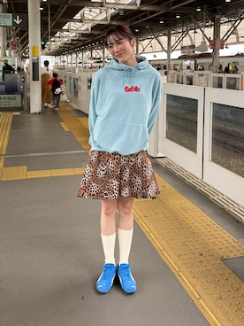 「kaoyorinakami（カオヨリナカミ）のアイテム（パーカー、ブルー系）」を使った、Sefumiさん（レディース・170cm）の春コーディネート