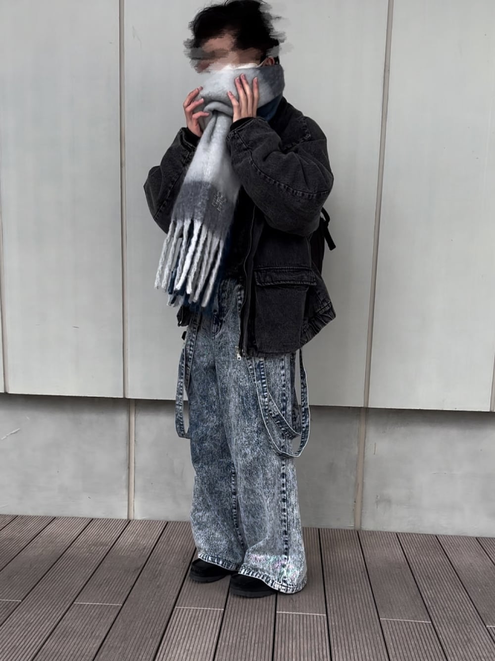 「ゆるコーデ、マフラー、短丈、Gジャン、かわいい、ニット、グラデーションニット、INTERFACTORY、cussil、WYM、Columbia、adree、adrer、clarks、ワラビー」｜「INTER FACTORYのファッションインフルエンサー しの  - Padded Denim Flight Blouson / 中綿デニムフライトブルゾン　made in INTER FACTORY（ブルゾン、グレー系）」を使った、hirotoさん（メンズ・167cm）の秋コーディネートの1枚目の写真