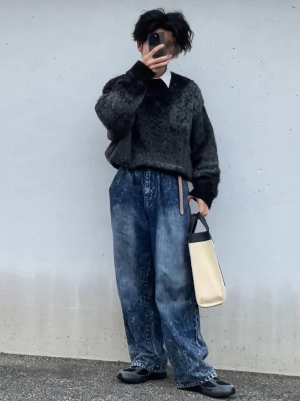 「秋っぽコーデ更新中、モヘアニット、グラデーションニット、デートコーデ、チクチクしない、adrer、ADRER、WYM、WYM LIDNM、ニューバランス、jjjound、スニーカーコーデ、ゴアテックス、低身長コーデ、タックイン」｜「WYM LIDNMのMOHAIR BLEND JACQUARD SHAGGY KNIT（ニット/セーター、グレー系）」を使った、hirotoさん（メンズ・167cm）の秋コーディネートの1枚目の写真