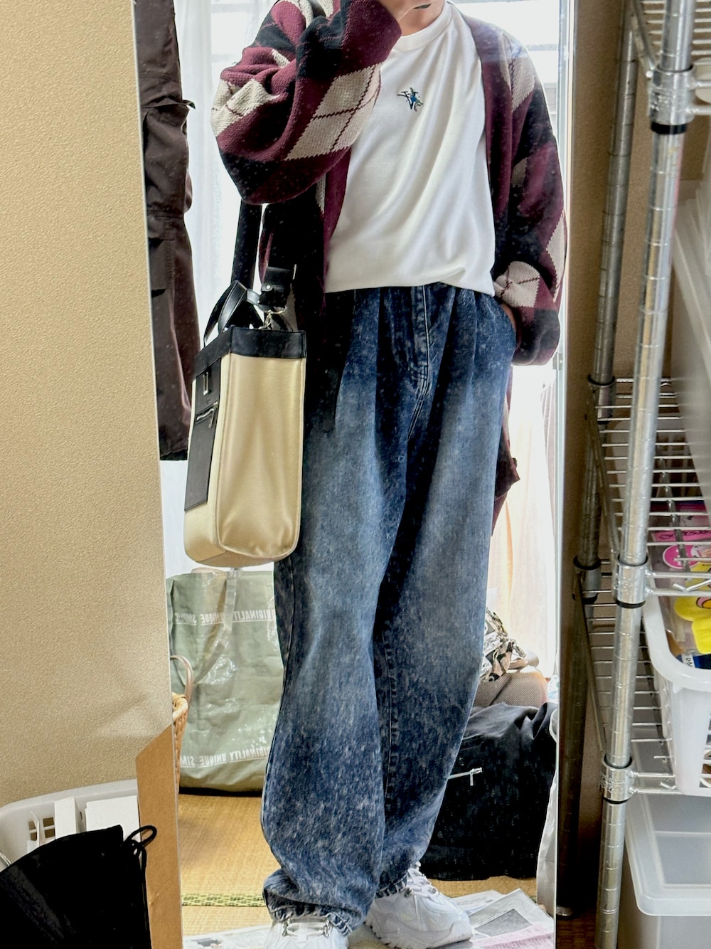 「adrer、ADRER、ADRERしか勝たん、adrerコーデ、全身ADRER、WYM、カーディガン、秋っぽコーデ更新中、オトナカジュアル、FILA、ダッドスニーカー、アーガイル柄、ヴィンテージデニム、ケミカルウォッシュ、ADRER 7周年！」｜「ADRERのextra quality Balloon sleeve dolman over cardigan/エクストラクオリティバルーンスリーブドルマンオーバーカーディガン（カーディガン/ボレロ、パープル系）」を使った、hirotoさん（メンズ・167cm）の秋コーディネートの1枚目の写真