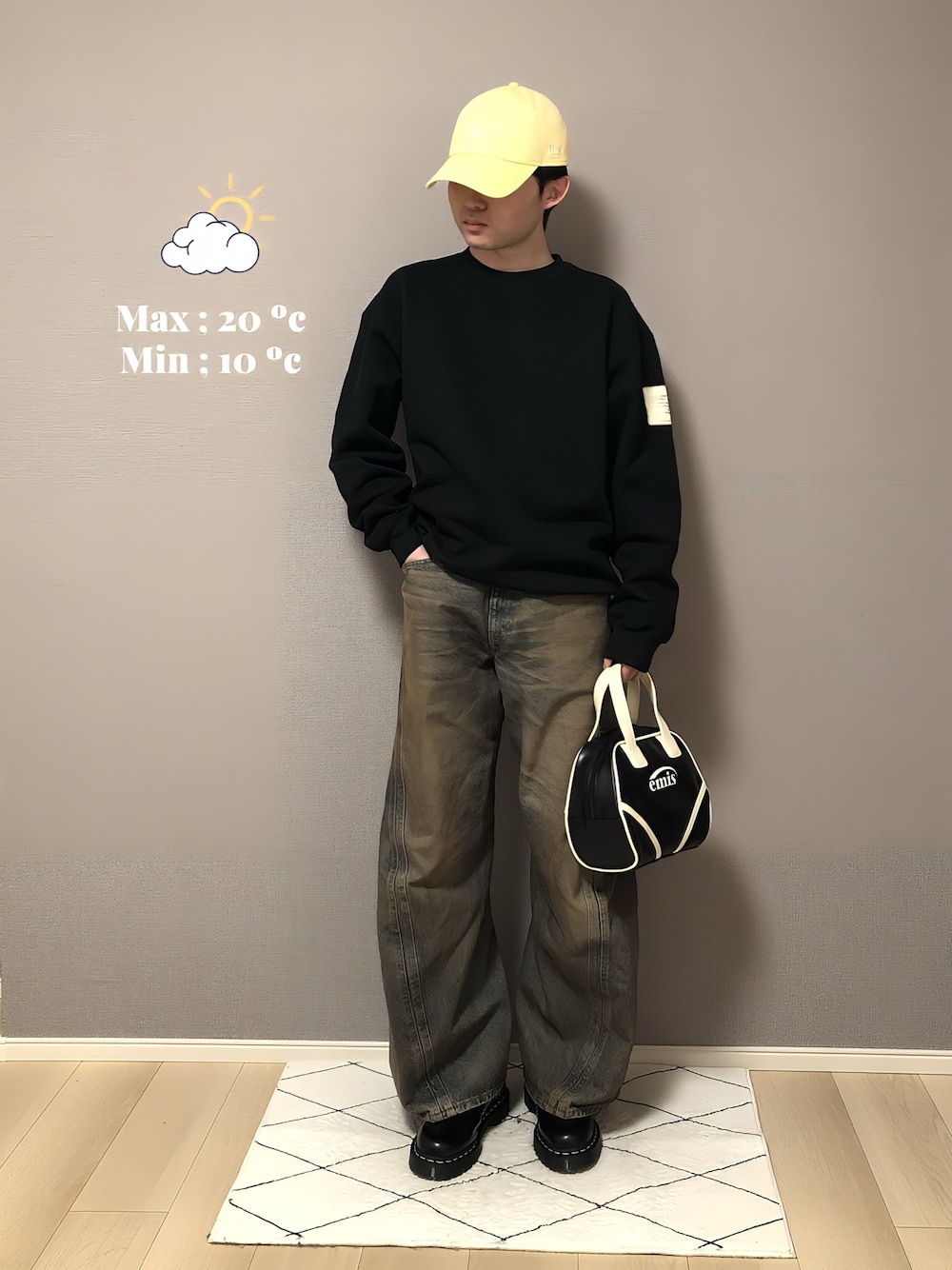 ブラック系のその他シューズ、ブラック系のスウェット、ブルー系のデニムパンツを着用したメンズの春コーディネートの1枚目の写真