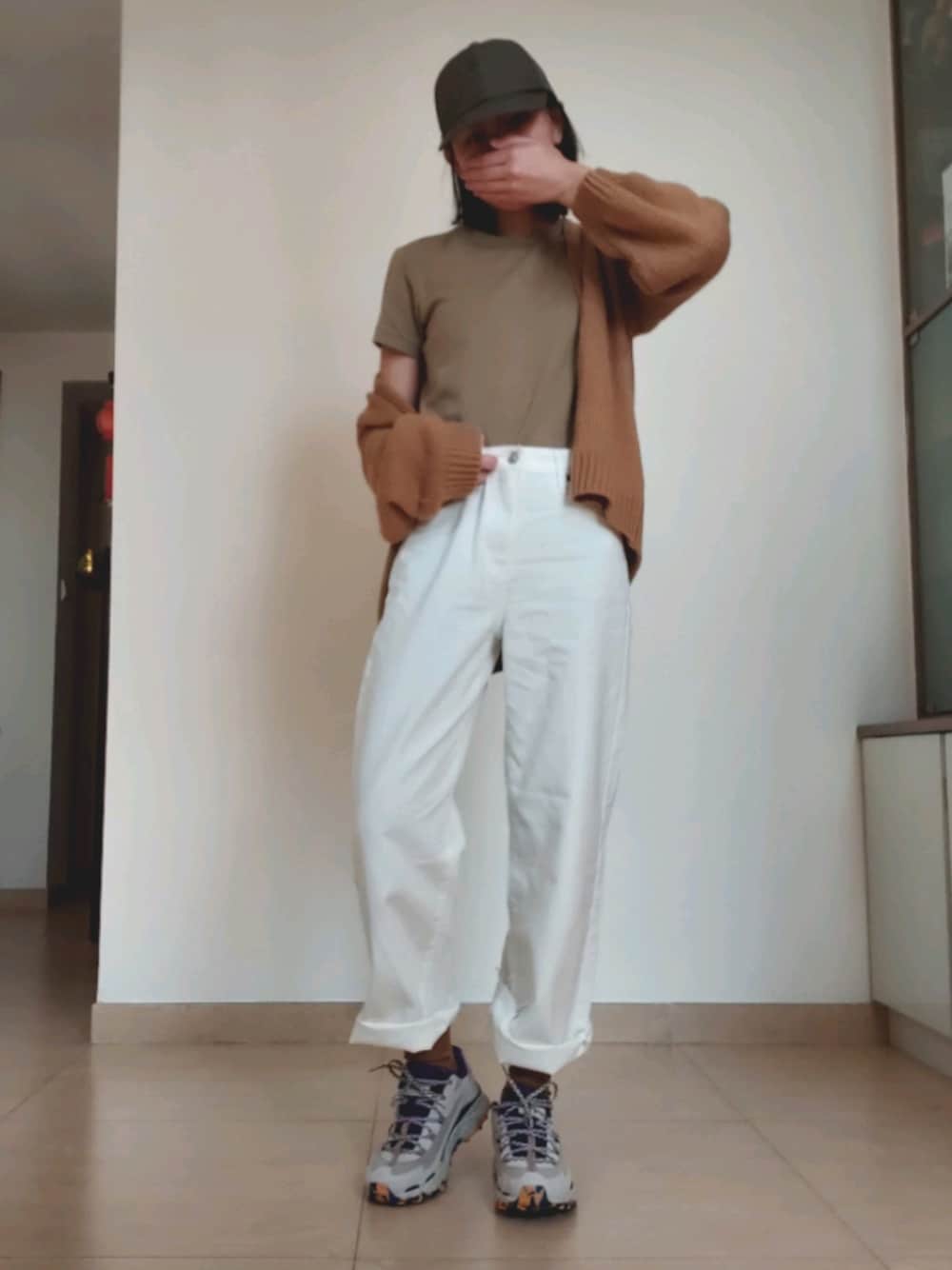 「ootd、休閒、MUJI、UNIQLO、女の子」｜「UNIQLOのアイテム（Tシャツ/カットソー、ブラウン系）」を使った、lavinaさん（レディース・162cm）の冬コーディネートの1枚目の写真