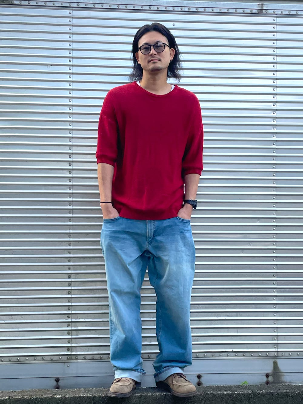 「秋ルック紹介するよ、きれいめカジュアル、秋服コーデ、大人カジュアル、シンプルスタイル、アースカラー、休日コーデ、ワイドパンツ、プチプラ、ニット、サマーニット、デニムパンツ、デニム、シンプルコーデ、ブーツ」｜「SHIPSのアイテム（ニット/セーター、レッド系）」を使った、NOzさん（メンズ・182cm）の秋コーディネートの1枚目の写真
