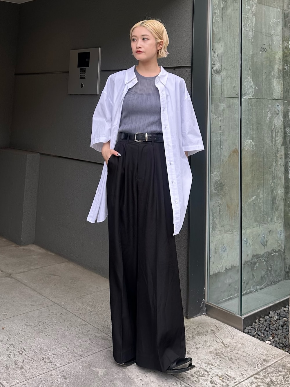 mi-さんの「CHEMISE Lui's タイプライター S/S Big shirts（Lui's）」を使ったコーディネートの1枚目の写真