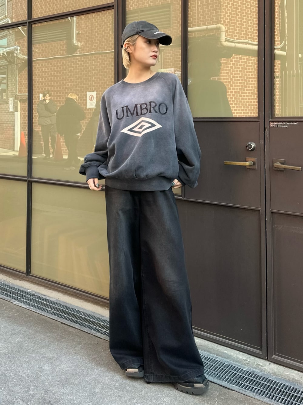 UMBRO/アンブロ×Lui's】ピグメントクルーネックスウェットを使っ