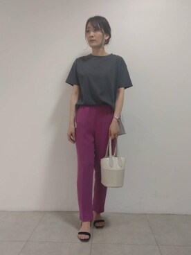 「INDIVI（インディヴィ）の【洗える】シャツドッキングプルオーバー（Tシャツ/カットソー、グレー系）」を使った、achiさん（レディース・163cm）の夏コーディネート