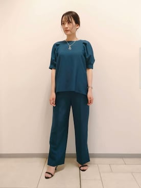 「INDIVI（インディヴィ）の【洗える/UVケア/SETUP可能】ボリュームラグランスリーブ5分袖ブラウス（Tシャツ/カットソー、グリーン系）」を使った、achiさん（レディース・163cm）の夏コーディネート