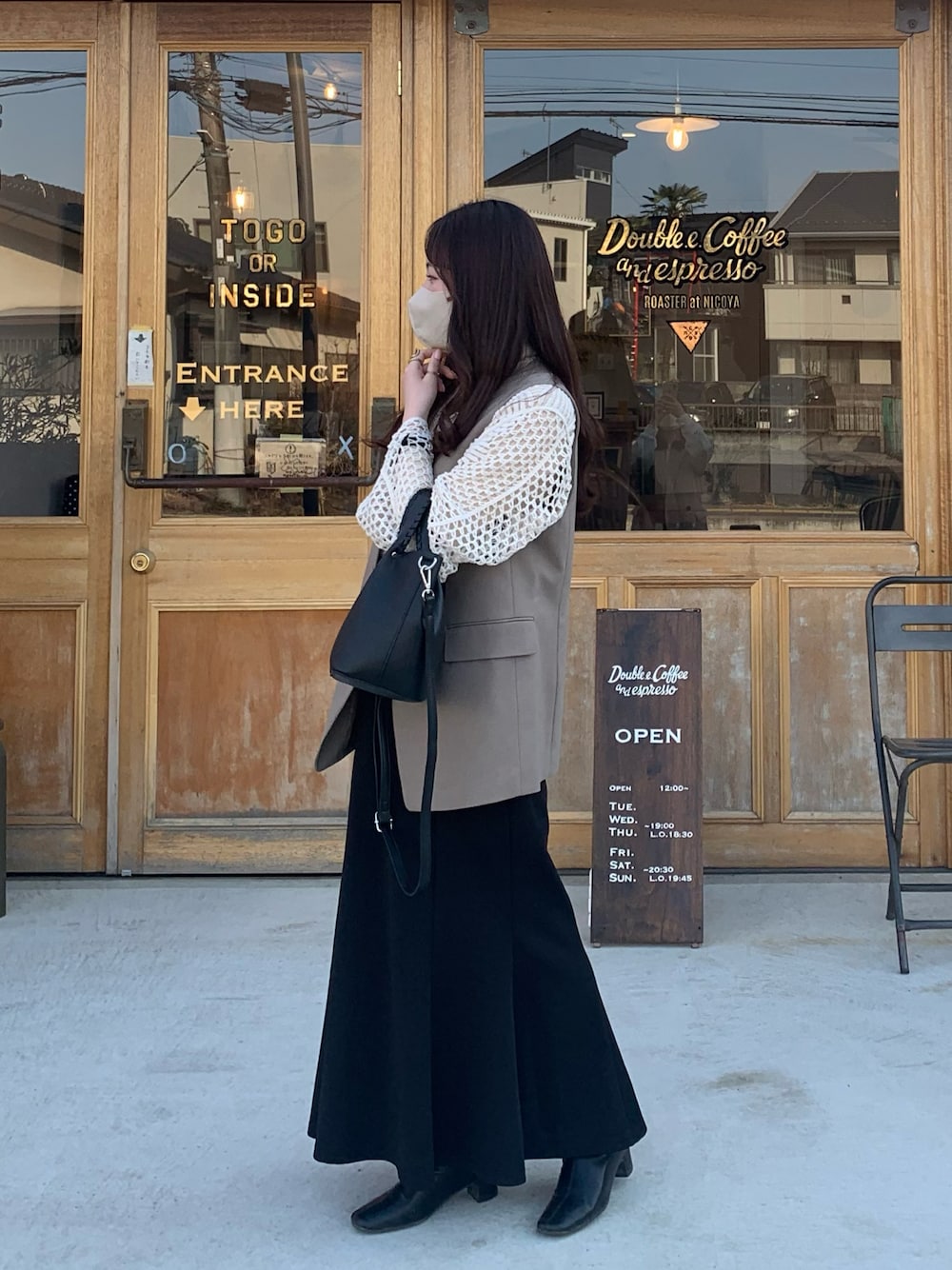 「春服デビュー宣言、春コーデ、低身長、淡色コーデ、キレイめ、カフェスタイル、カフェ、GRL、classicalelf、しまむら、UNIQLO、プチプラ、プチプラコーデ」｜「しまむらのアイテム（ハンドバッグ、ブラック系）」を使った、𝖺 𝗆 𝗂さん（レディース・150cm）の夏コーディネートの1枚目の写真
