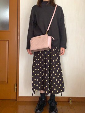 「MICHAEL KORS（マイケルコース）のSELMA ミディアム メッセンジャー（ショルダーバッグ）」を使った、aikaさん（レディース・157cm）の冬コーディネート