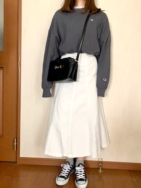 「アイテム（デニムスカート、ホワイト系）」を使った、aikaさん（レディース・157cm）の春コーディネート