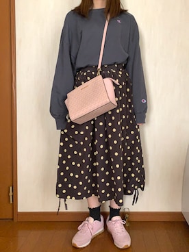 「MICHAEL KORS（マイケルコース）のSELMA ミディアム メッセンジャー（ショルダーバッグ）」を使った、aikaさん（レディース・157cm）の春コーディネート