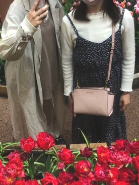 「MICHAEL KORS（マイケルコース）のSELMA ミディアム メッセンジャー（ショルダーバッグ）」を使った、aikaさん（レディース・157cm）の春コーディネート