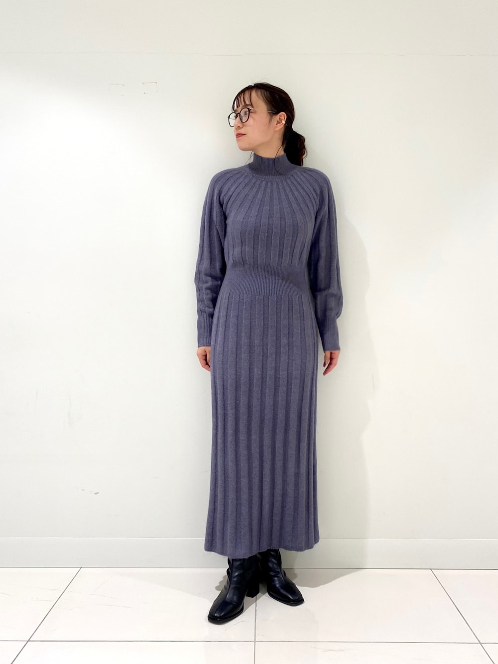 「ブーツ、冬コーデ、ニットワンピース、カラーニット、休日スタイル、プチプラ、SENSEOFPLACE、あったかコーデ、メガネ女子、マイベストコーデ2021」｜「SENSE OF PLACE by URBAN RESEARCHのストレッチアルパカウエストマークワンピース（ワンピース、ブルー系）」を使った、　AMIさん（レディース・158cm）の冬コーディネートの1枚目の写真