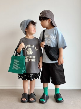 「GU（ジーユー）のアイテム（ニットキャップ/ビーニー、ブルー系）」を使った、とりしゅりさん（キッズ・110cm）の夏コーディネート