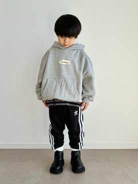 「digreenのアイテム（パーカー、グレー系）」を使った、とりしゅりさん（キッズ・110cm）の春コーディネート