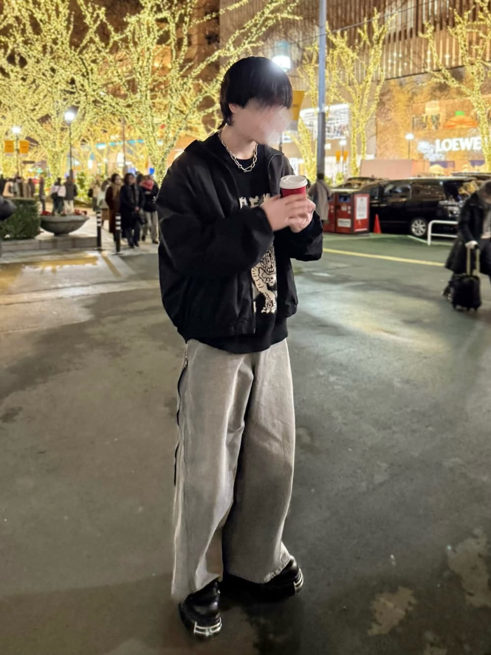 「メンズファッション、シンプルスタイル、スニーカー、オトナカジュアル、モノトーンコーデ、デニムコーデ、AcneStudios、GRANCY、ニット、秋冬コーデ、厚底シューズ、ジャケット、ナイロンジャケット、ブラックコーデ、ブラック」｜「GRANCYの【GRANCY】ZipDesign Buggy DenimPants / ジップデザイン バギーデニム パンツ（デニムパンツ、グレー系）」を使った、ゆうとさん（骨格ストレート・メンズ・173cm）の冬コーディネートの1枚目の写真