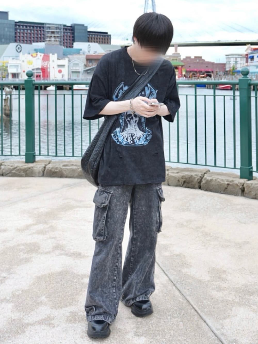 「デニムパンツ、メンズコーデ、休日スタイル、夏、ADRER、GIDEAL.、CLEL、WEAR始めました！、ネックレス、秋っぽコーデ更新中」｜「ADRERの【ADRER】ハイソールリングダッドスニーカー（スニーカー、ブラック系）」を使った、ゆうとさん（骨格ストレート・メンズ・173cm）の秋コーディネートの1枚目の写真