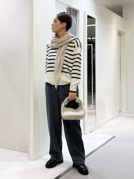 ニット/セーターを使った「カシミヤストール」の人気ファッション