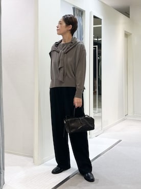 「TOMORROWLAND （トゥモローランド）のアイテム（ショルダーバッグ）」を使った、TOMORROWLAND_iizukaさん（レディース・162cm）の秋コーディネート