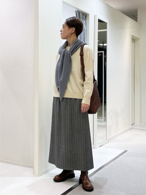 タグ付未使用品ギャルリーヴィー長袖ニットウーステッドウールプルオーバー新春カラー タグ付未使用品ギャルリーヴィー長袖ニットウーステッドウールプル