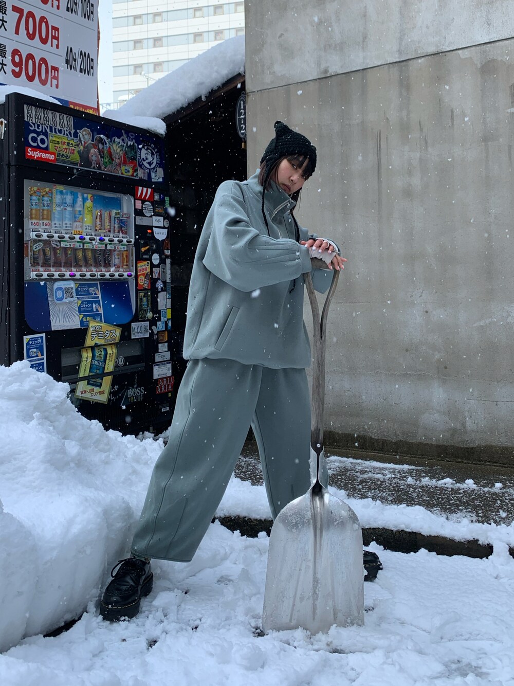 「シンプルコーデ、オトナカジュアル、カジュアルコーデ、パンツコーデ、休日スタイル、低身長コーデ、今日のコーデ、淡色コーデ、ootd、淡色女子、セットアップ、スウェット、ハーフジップ、プルオーバー、キッズファッション」｜「GRISのアイテム（トップス、グリーン系）」を使った、963さん（レディース・155cm）の冬コーディネートの1枚目の写真