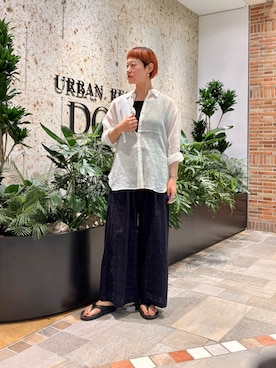 「URBAN RESEARCH DOORS（アーバンリサーチドアーズ）のラミー混ルーズシャツ（シャツ/ブラウス、ホワイト系）」を使った、おぎさん（レディース・167cm）の夏コーディネート