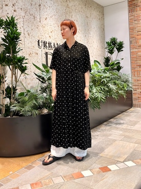 「かぐれ（カグレ）の『2サイズ展開』レーヨンモノトーンプリントワンピース（ワンピース、ブラック系）」を使った、おぎさん（レディース・167cm）の夏コーディネート
