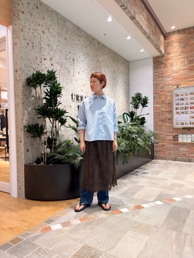 「URBAN RESEARCH DOORS（アーバンリサーチドアーズ）のFORK&SPOON　PEオックスシャツ（Shirts、ブルー系）」を使った、おぎさん（レディース・167cm）の夏コーディネート