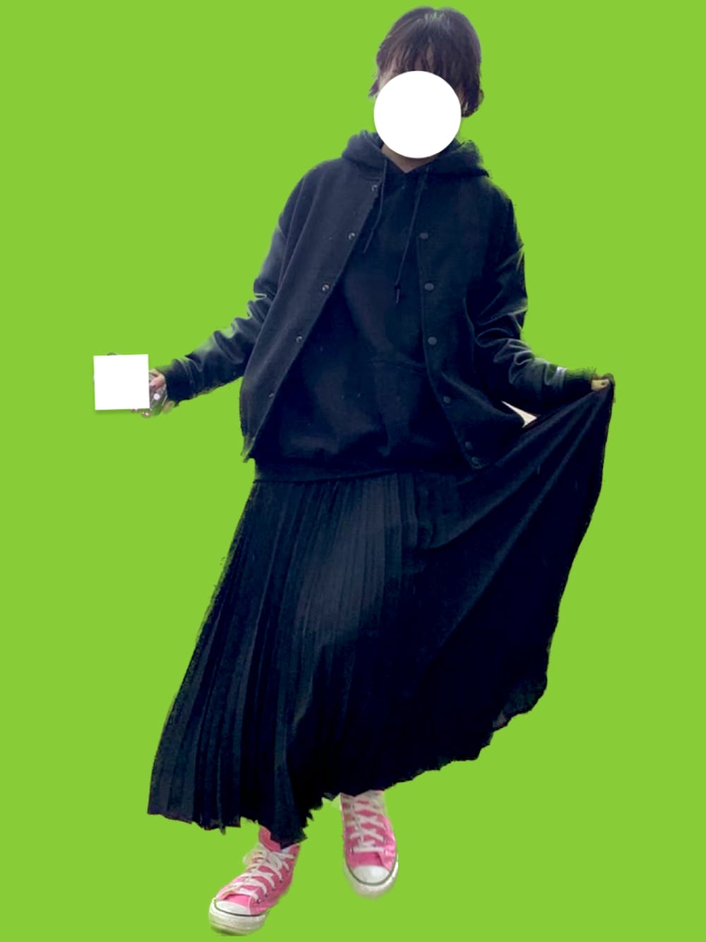 「パーカー、ブラックコーデ、プリーツスカート、プリーツスカート　黒、パーカー 黒、スタジャン、コンバース、ピンクコンバース、オールブラック、ショートボブ」｜「RAGEBLUEのアイテム（スタジャン、ブラック系）」を使った、miniiiii_53さん（レディース・165cm）の夏コーディネートの1枚目の写真