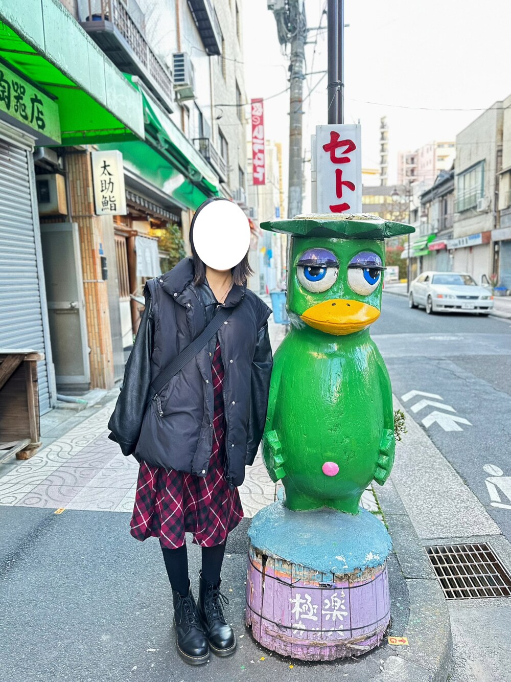 「おしゃれさんと繋がりたい」｜「tiptopのベスト2wayフェイクダウンブルゾン（ダウンジャケット/コート、ブラック系）」を使った、xphyllisxさん（レディース・158cm）の春コーディネートの1枚目の写真