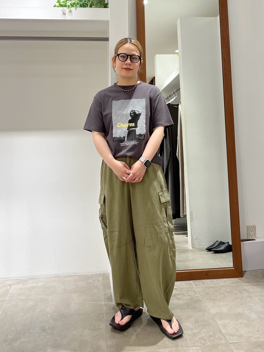 PUAL CE CINのカーゴパンツを使った「夏コーデ」のレディース人気