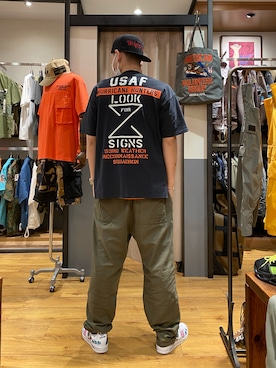 「AVIREX（アヴィレックス）の【直営店限定】エアフォース ベースキャップ/AIR FORCE BACES CAP（キャップ）」を使った、生田智義さん（メンズ・174cm）の夏コーディネート