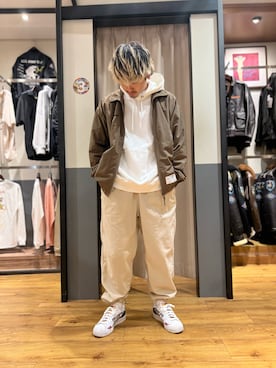 「AVIREX（アヴィレックス）のアイテム（ナイロンジャケット）」を使った、生田智義さん（メンズ・174cm）の春コーディネート