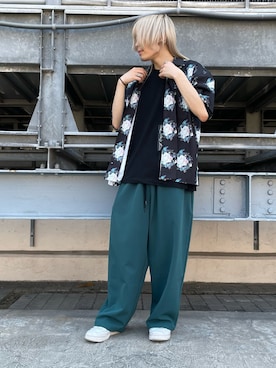 「A4A（エーフォーエー）のA4A/エーフォーエー/ROSES Short Sleeve Shirts/ローズショートスリーブシャツ（シャツ/ブラウス、ブラック系）」を使った、湯原健太さん（メンズ・178cm）の夏コーディネート