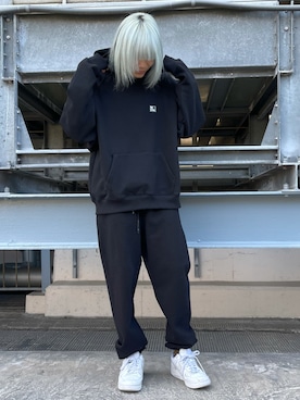 「WHITELAND（ホワイトランド）のアイテム（パーカー、ブラック系）」を使った、湯原健太さん（メンズ・178cm）の冬コーディネート